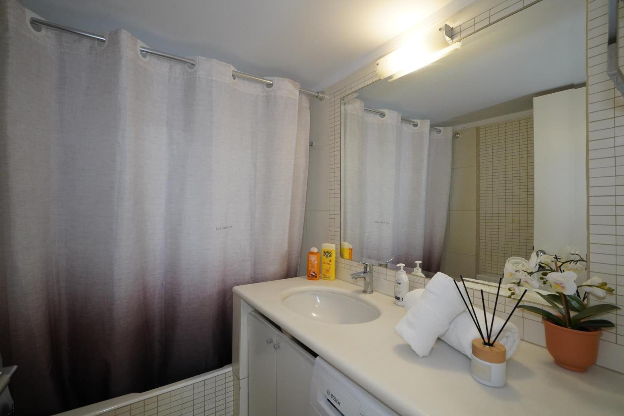 Garden Apartment Next To The Mall -Private Parking Ateny Zewnętrze zdjęcie