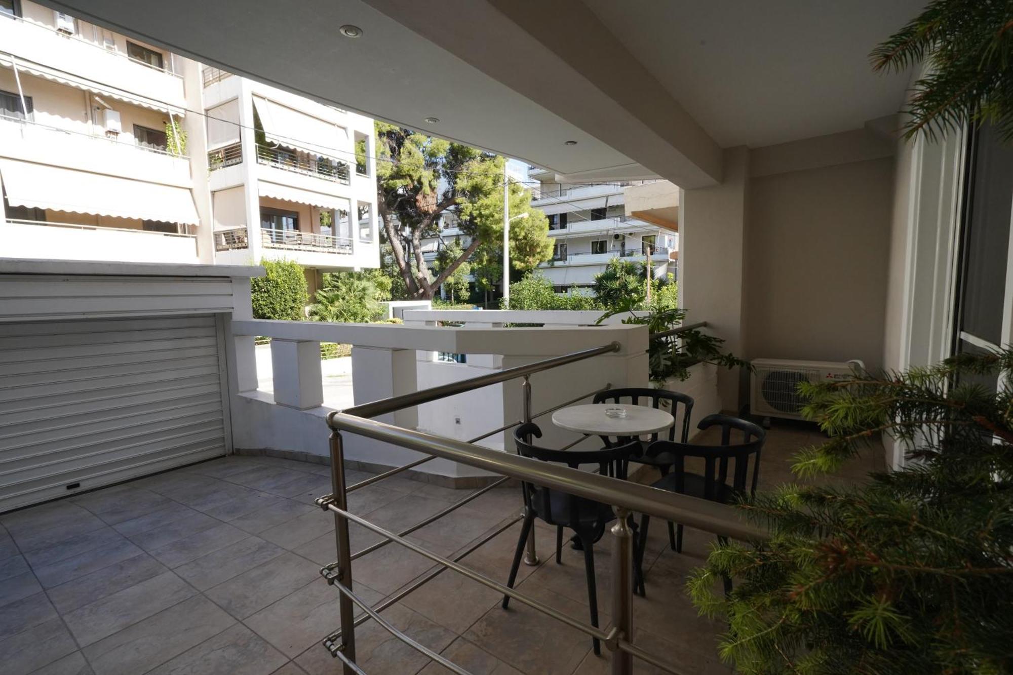 Garden Apartment Next To The Mall -Private Parking Ateny Zewnętrze zdjęcie