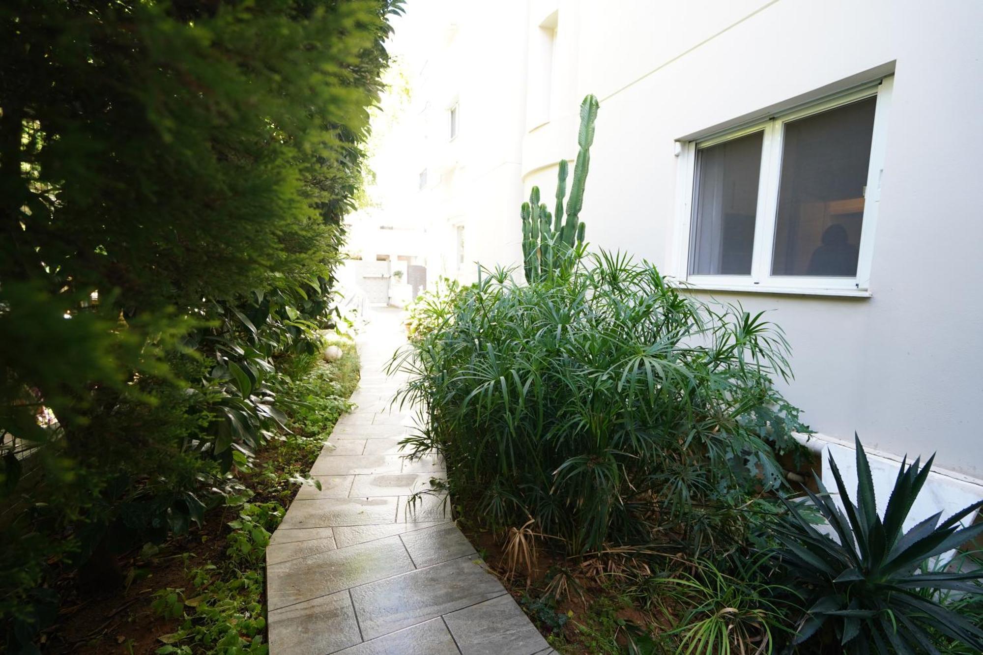 Garden Apartment Next To The Mall -Private Parking Ateny Zewnętrze zdjęcie