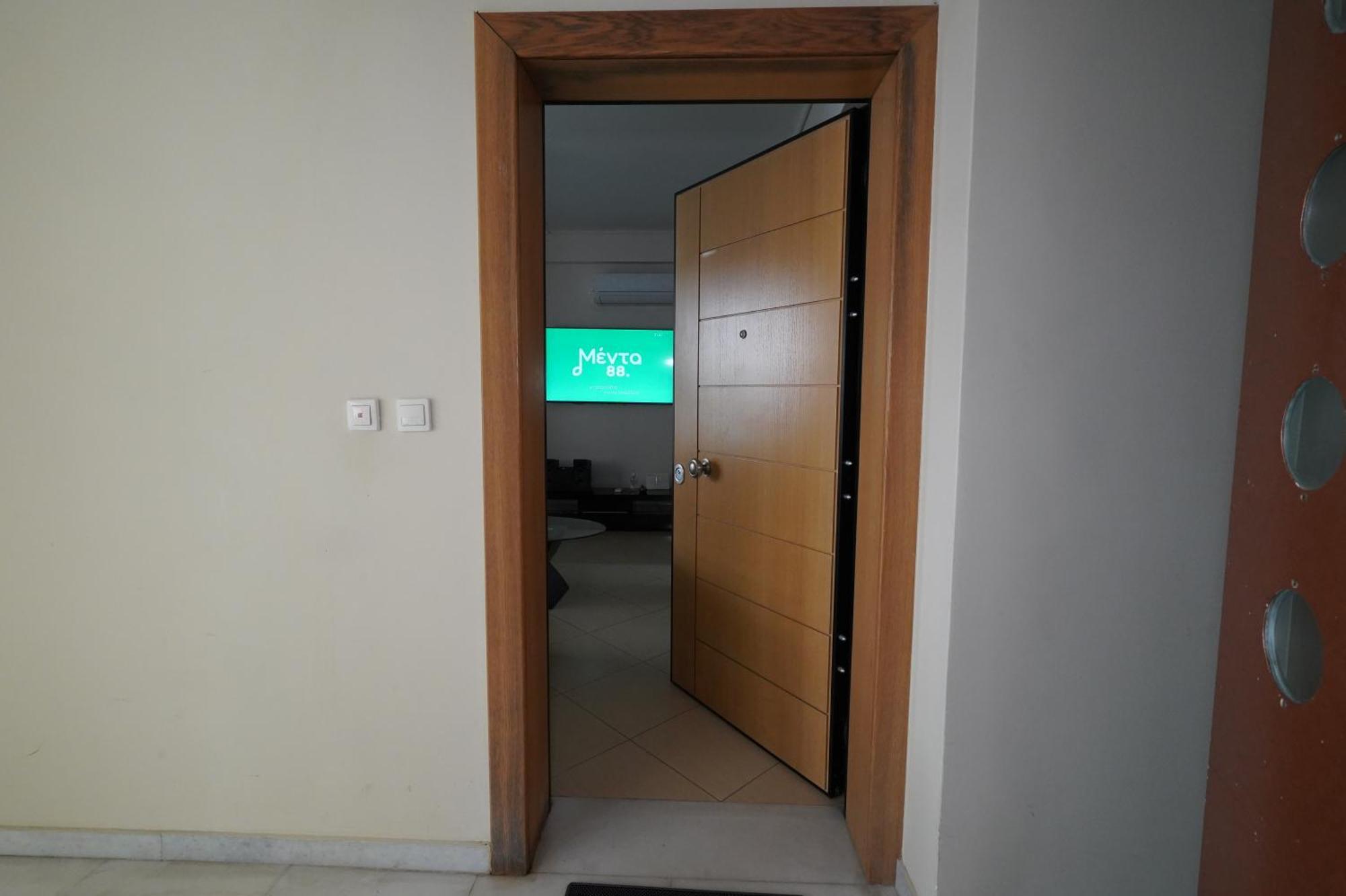 Garden Apartment Next To The Mall -Private Parking Ateny Zewnętrze zdjęcie