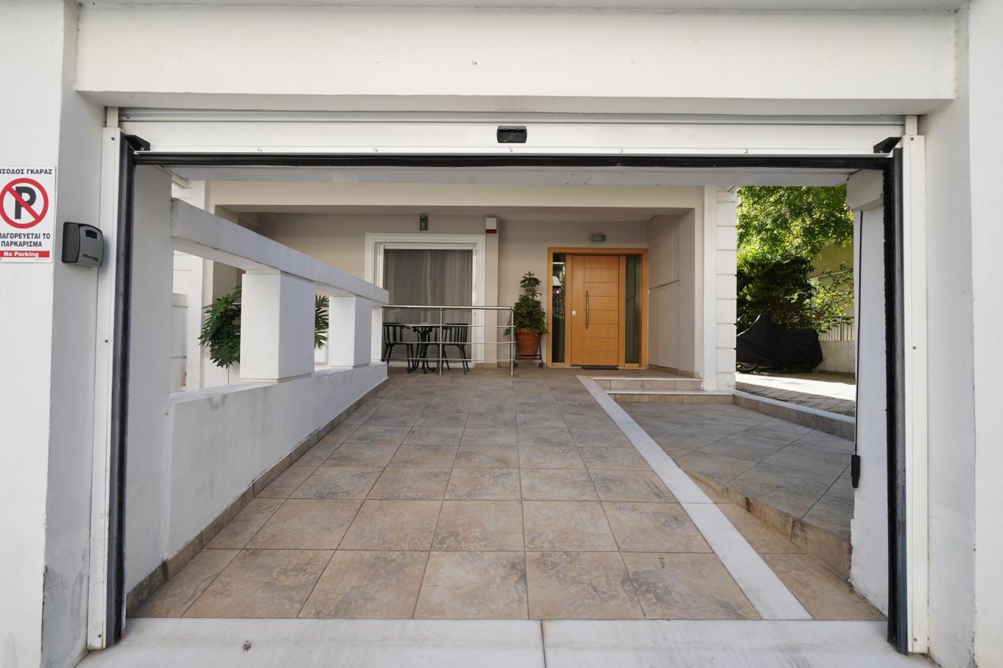 Garden Apartment Next To The Mall -Private Parking Ateny Zewnętrze zdjęcie